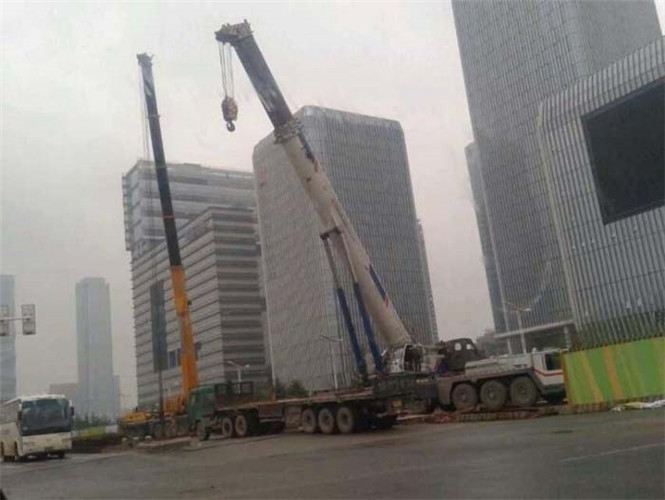海西“自动找平”—— 吊车的 “平地神器” 技术